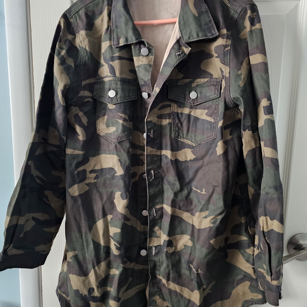 SHEIN Camouflage Button Down Shirt Sz L NEVER WORN